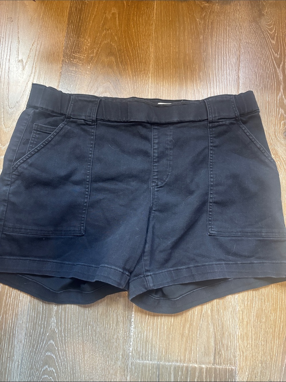 Women's Black pull on jean shorts